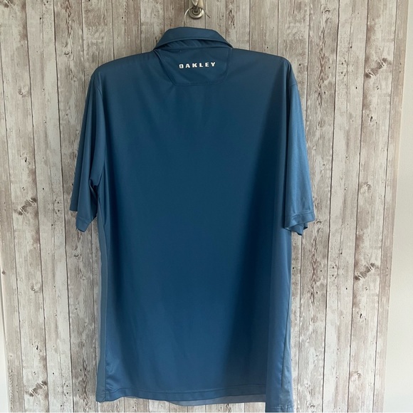 Oakley Blue and Gray Men's Polo Golf Shirt Large - Picture 2 of 4